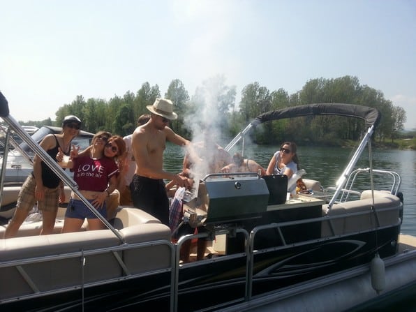 bbq boat evg evjf